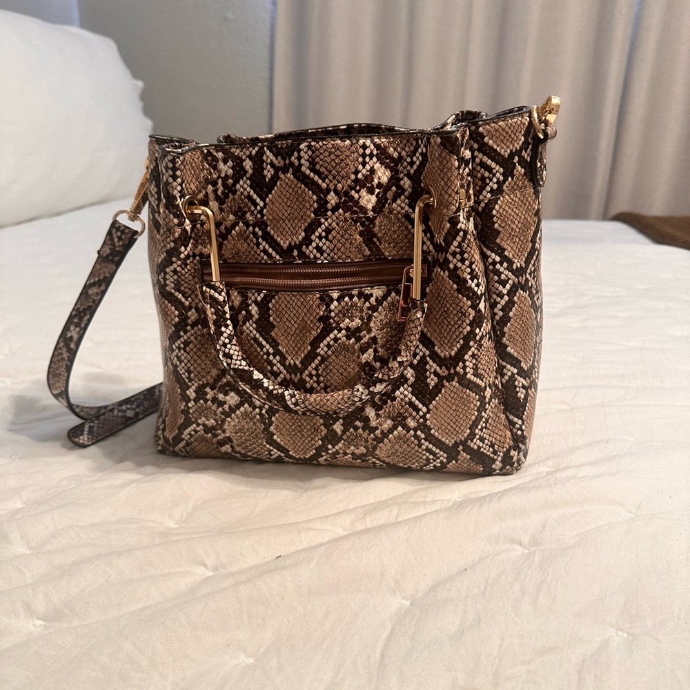 Crossbody or hand bag.